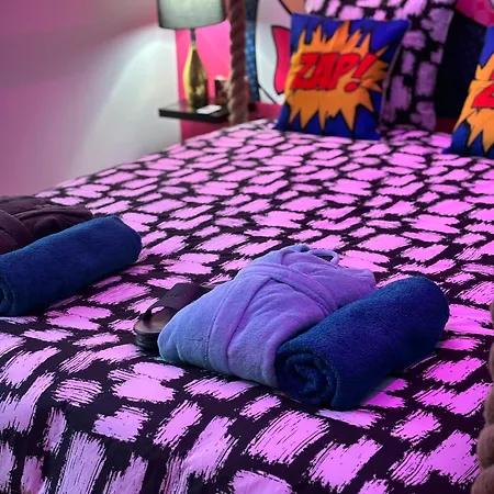 *arcade.room* * Magenta