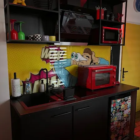 *arcade.room* Magenta