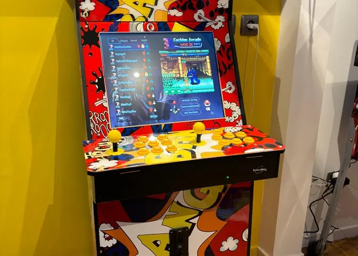 *arcade.room* Daire Magenta