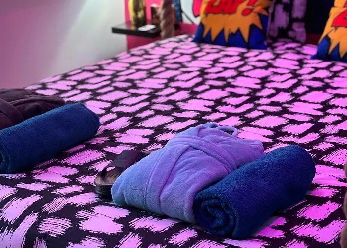 *arcade.room* * Magenta