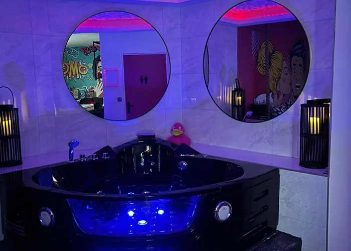 *arcade.room* Daire Magenta